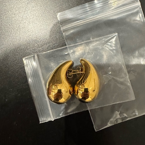 Chunky Gold Hoop Earrings for Women - Picture 2 of 2